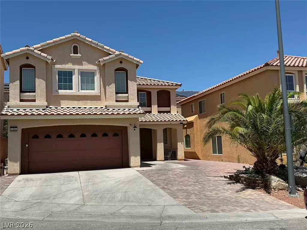 4 bed, 2.5 bath, 2460 sqft, $2,395 — Photo 1