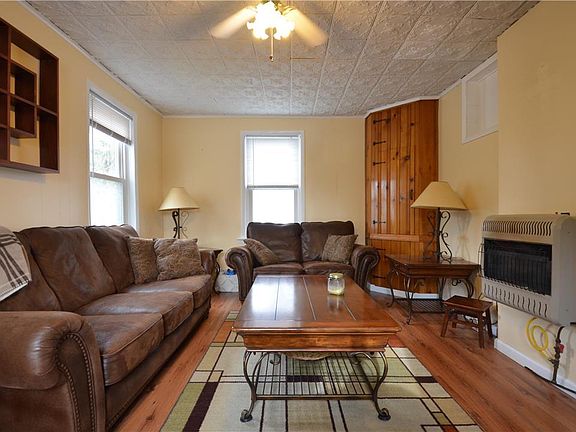 4th image of 1049 Lehr Dr