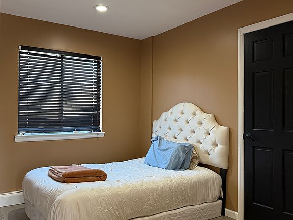 5th image of 8 Nagle Ln