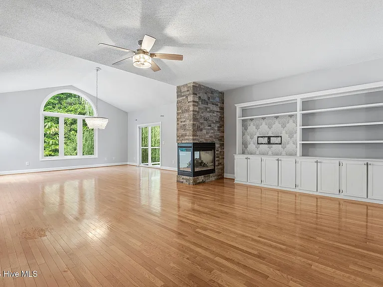 25 Kingswood Cir — Photo 8