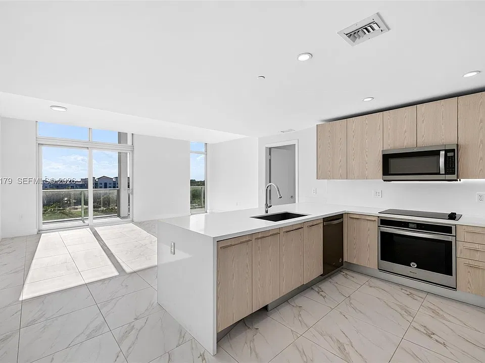 2000 Metropica Way #616
