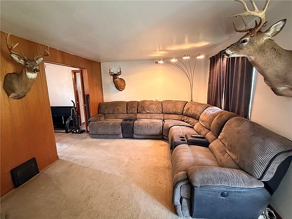 2nd image of 924 Jefferson Rd