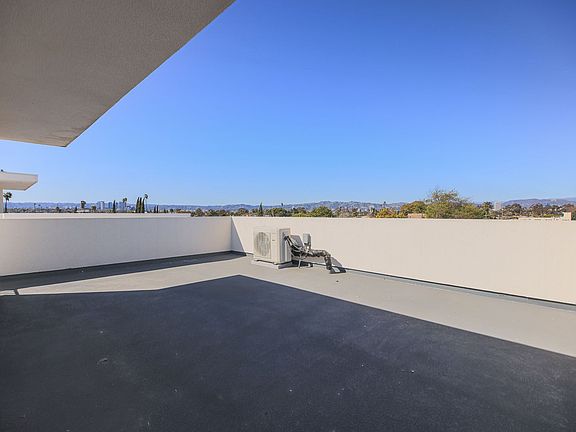 4th image of 2811 S Cloverdale Ave #2811