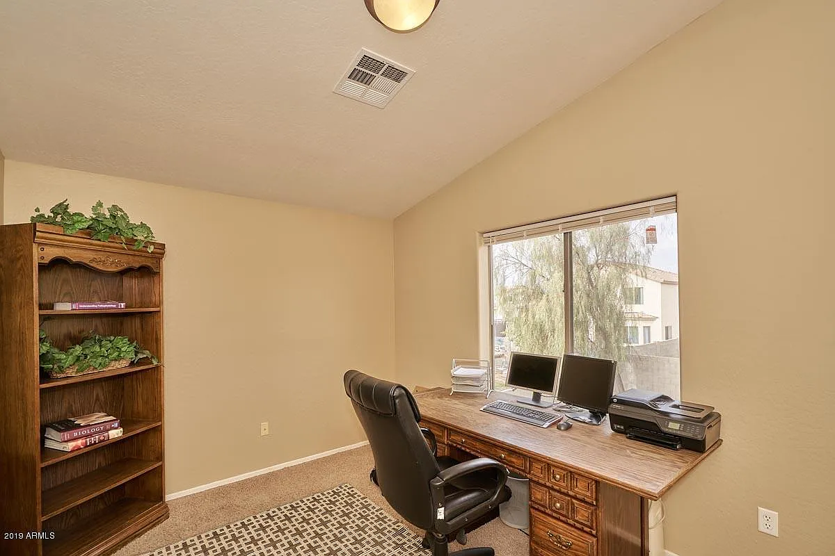 4 bed, 2.5 bath, 2374 sqft, $2,550 — Photo 4
