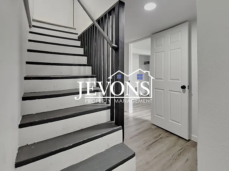 630 N Skyline Dr #B — Photo 9