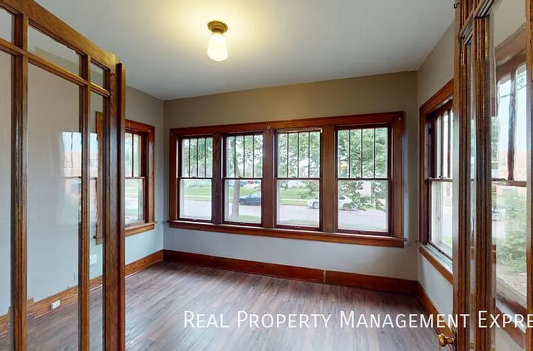 507 W 25th St — Photo 9