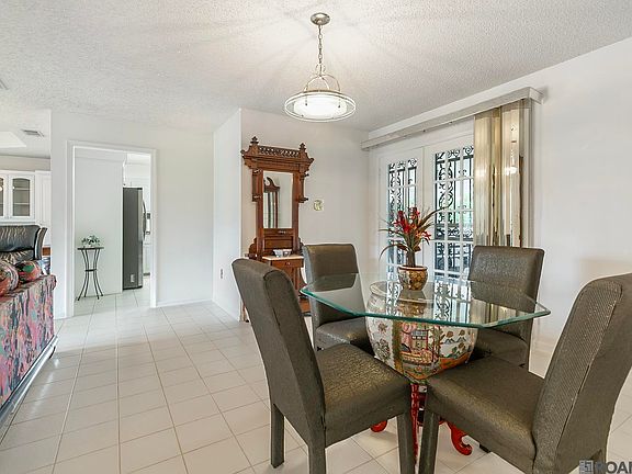 5th image of 1105 Roundhill Dr