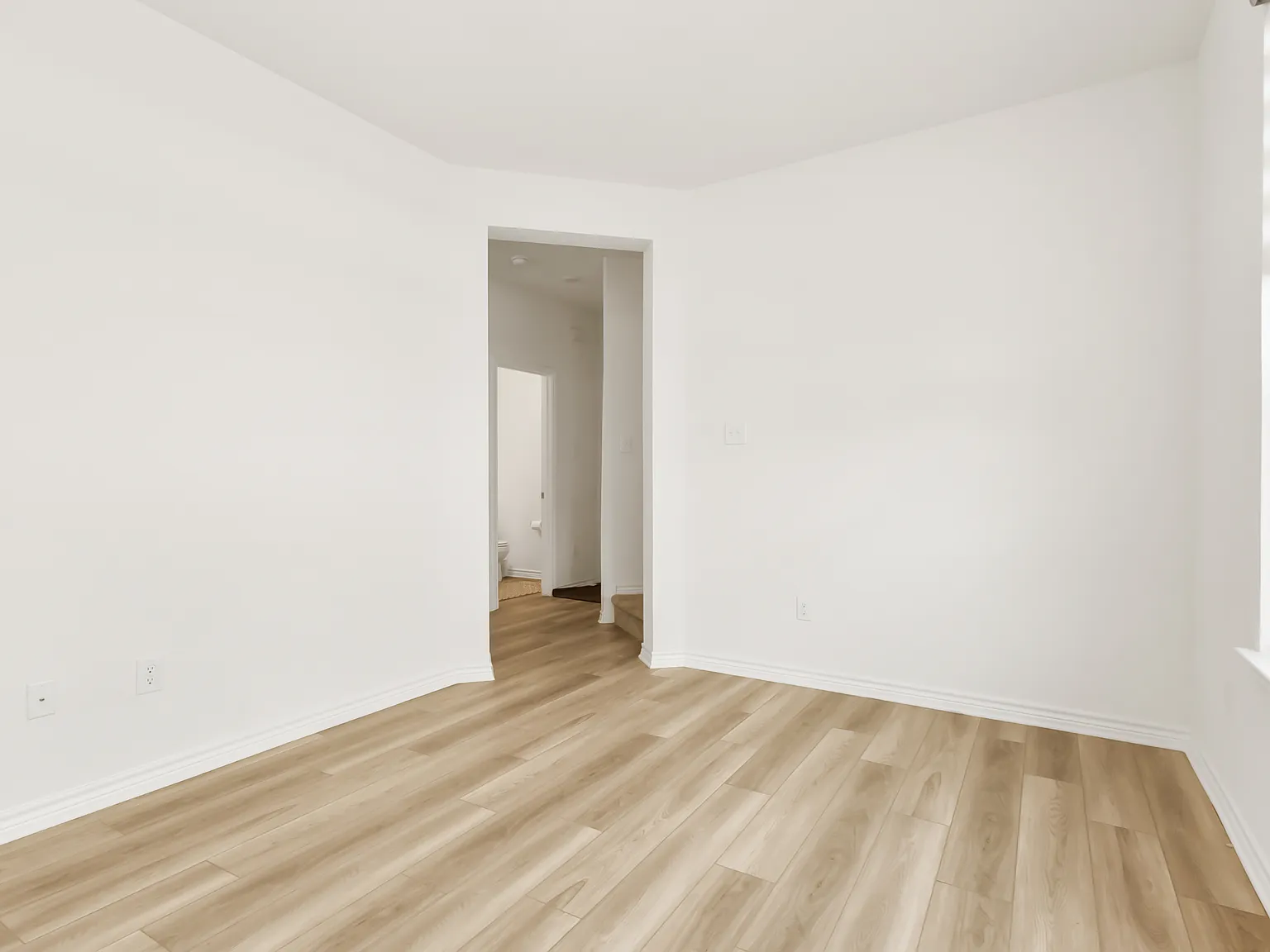 3 bed, 2.5 bath, 2211 sqft, $1,999 — Photo 3