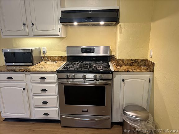 4th image of 1559 S Gillette Ave