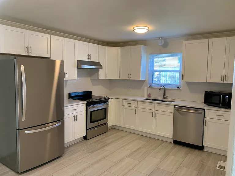 2806 Midfield Cir SE — Photo 4