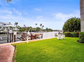 2100 Gulf Shore Blvd N