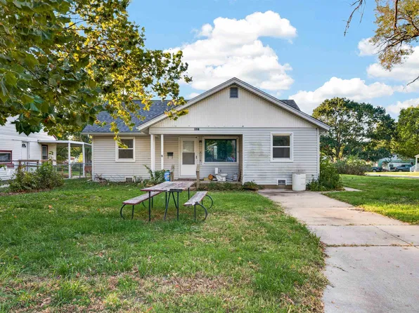 827 W Park Ave, El Dorado, KS 67042
