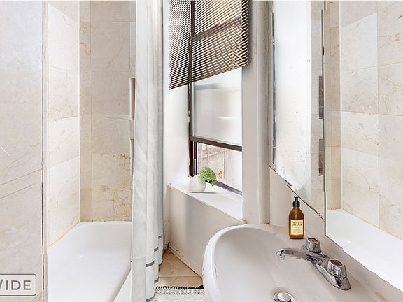 5th image of 435 W 54th St