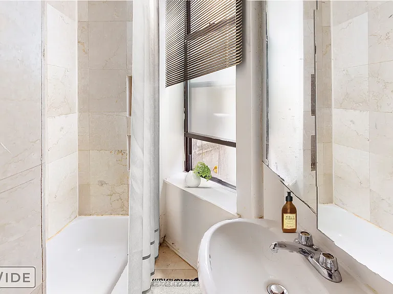 435 W 54th St #2D — Photo 4