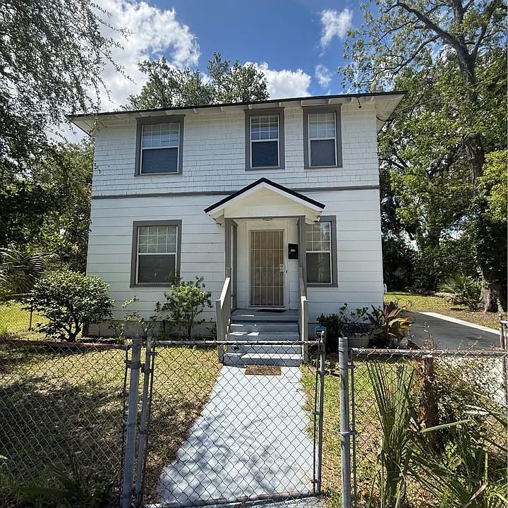 1st image of 1322 W 23rd St