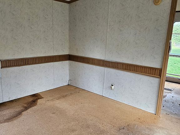 3rd image of 1 Colony Dr #1