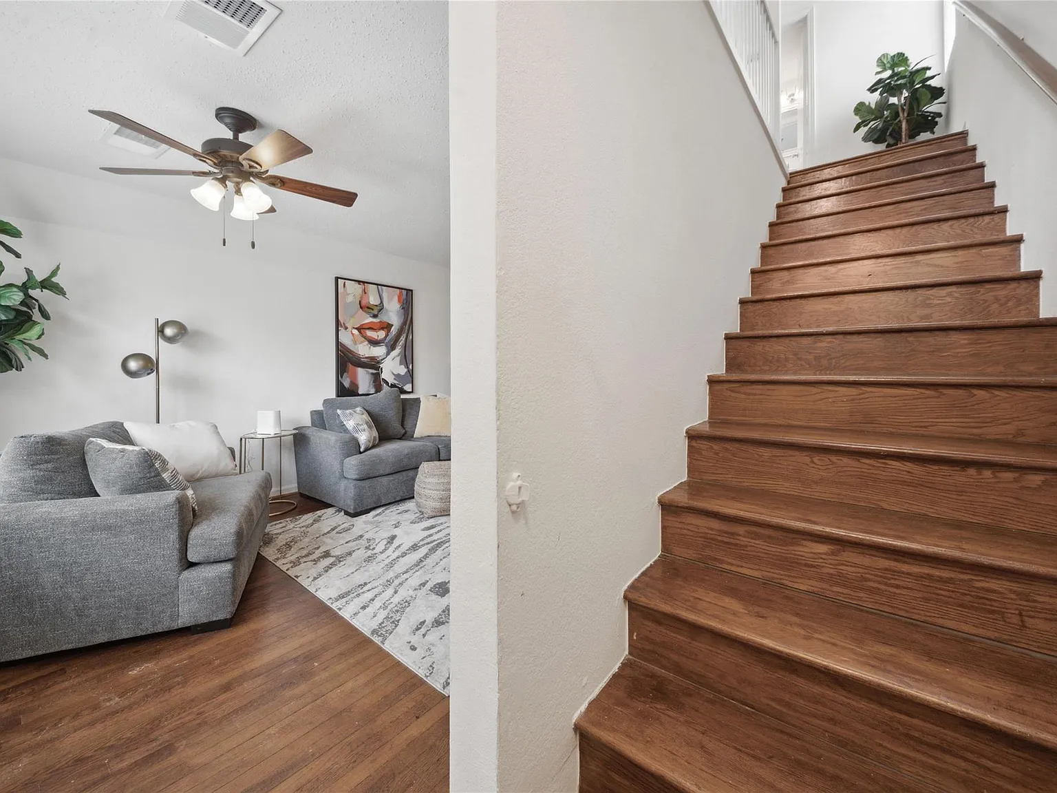 3 bed, 3.0 bath, 1372 sqft, $2,500 — Photo 4