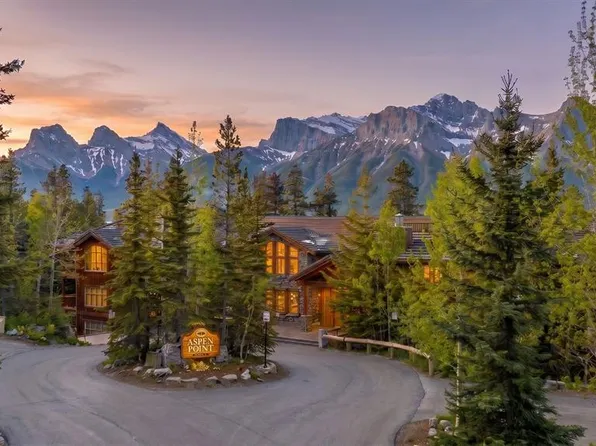 3 SW Aspen Gln #202, Canmore, AB T1W 1A6