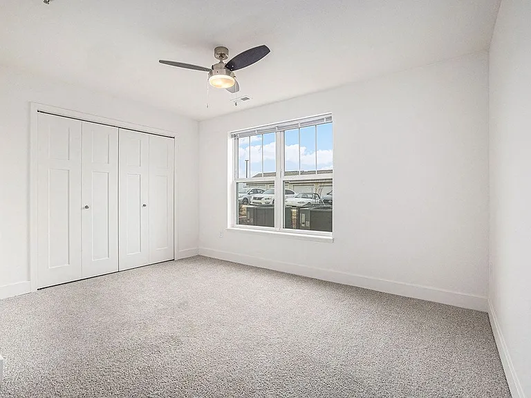 Signature Pointe Apartment Homes — Photo 14