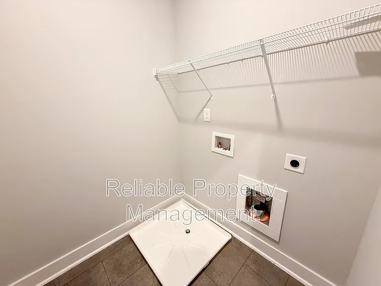 26 Laird Dr — Photo 10