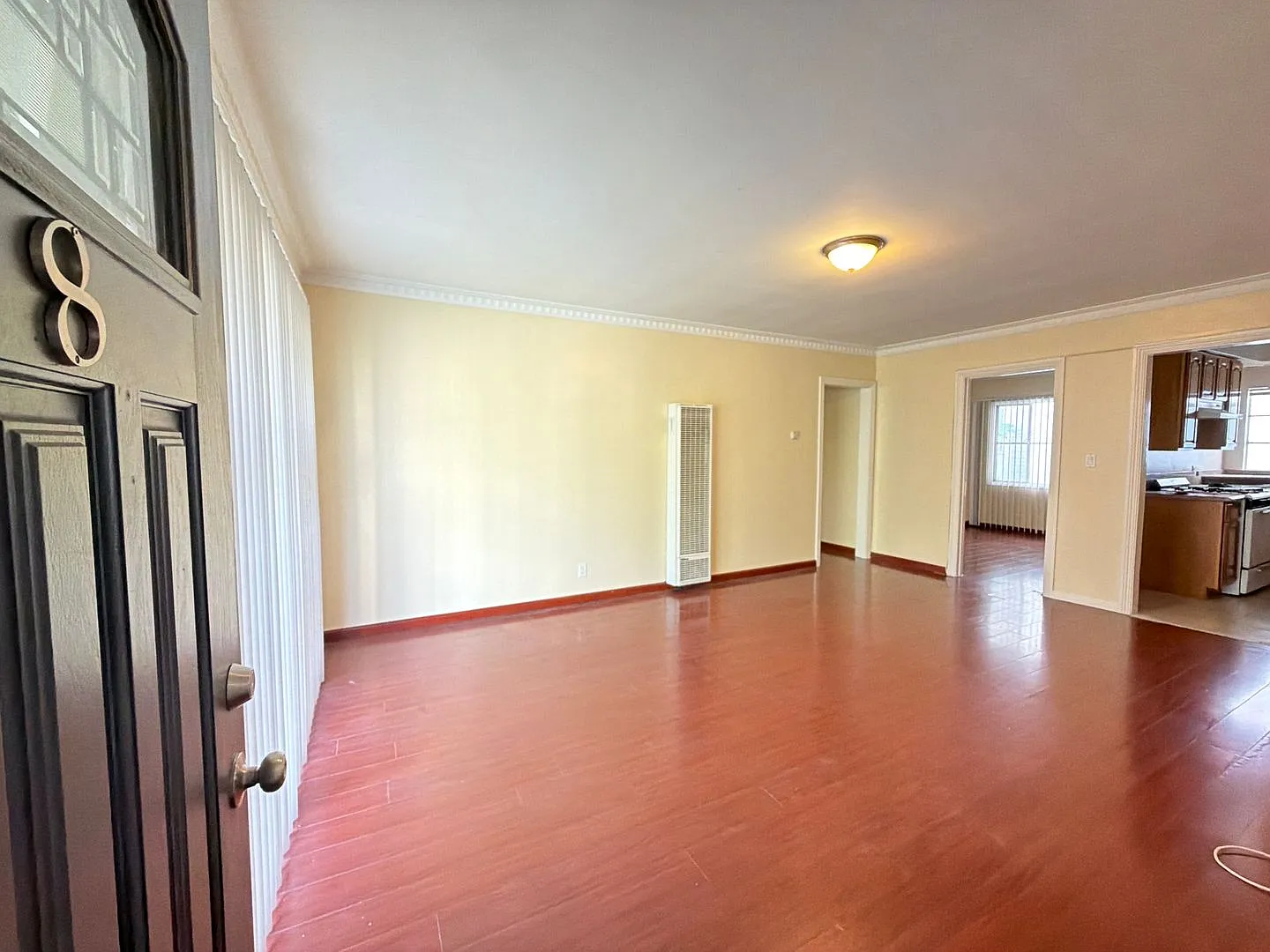 827Oxfo — Photo 2