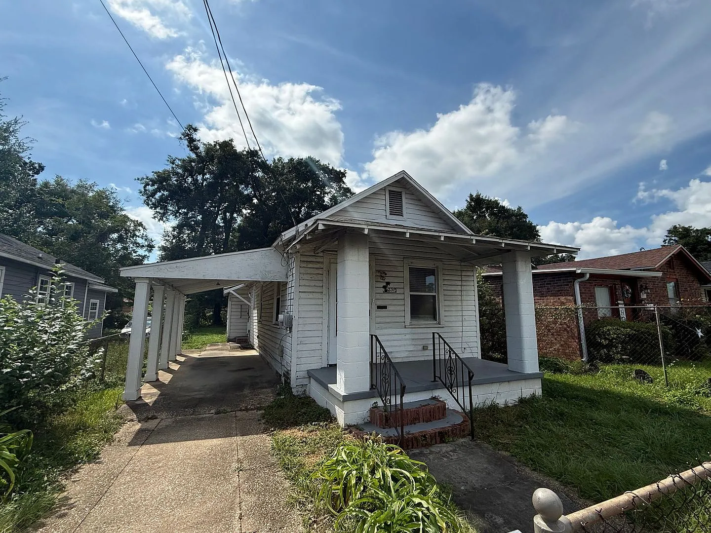 Pensacola - 3 bedroom, 1 bathroom - Old Style Shotgun Home with Original Charm — Photo 2