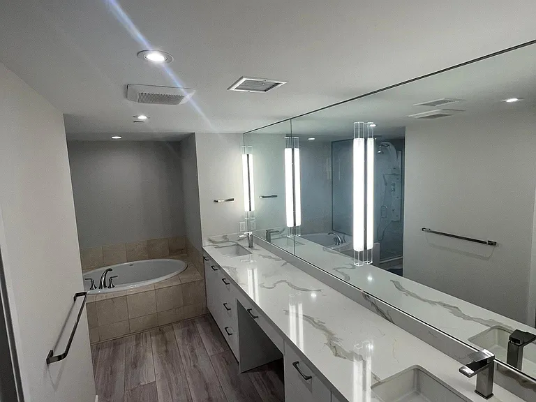 5470 La Jolla Blvd #H202 — Photo 4