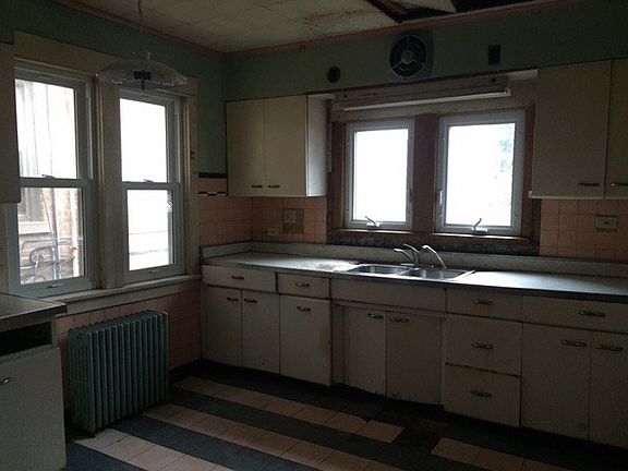 5th image of 2137 N Melvina Ave