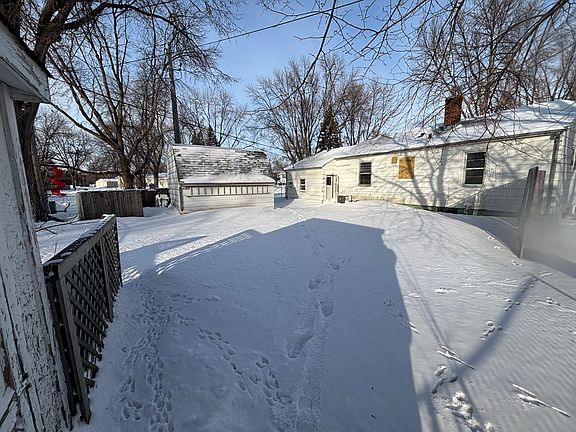 3rd image of 611 2nd Ave S