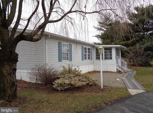 11 Jordan Dr, Ronks, PA 17572