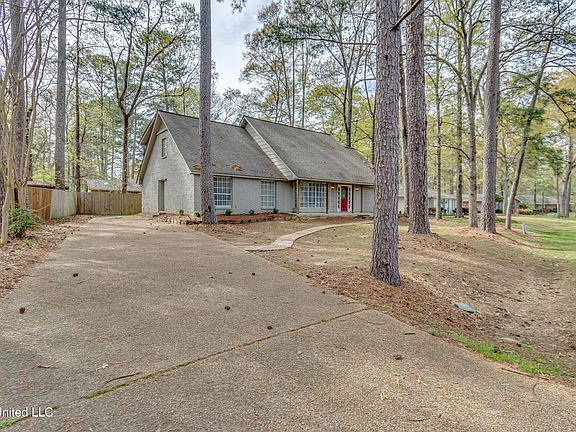 5th image of 223 Bay Park Dr