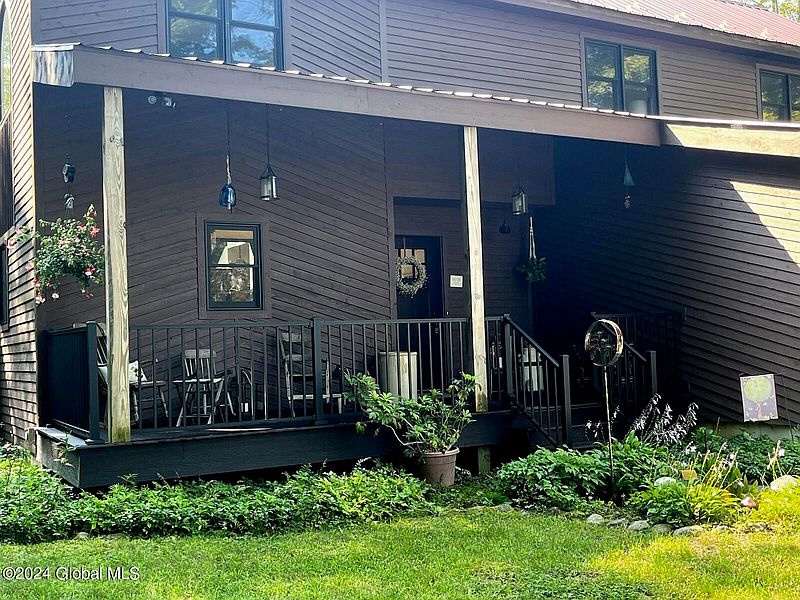 3rd image of 264 Allen Rd