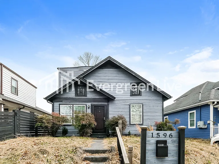 1596 Jonesboro Rd SE — Photo 1