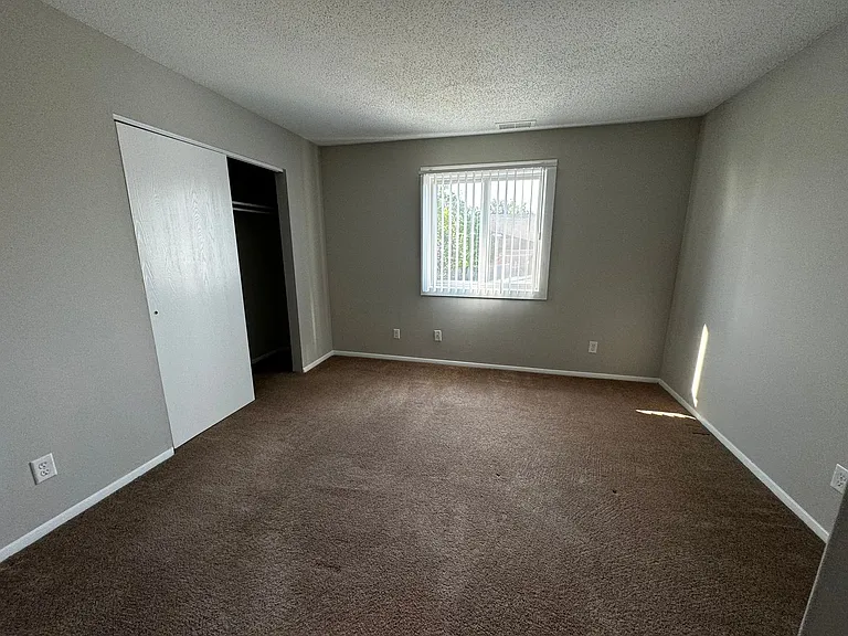 Coventry Court West Apartments — Photo 105