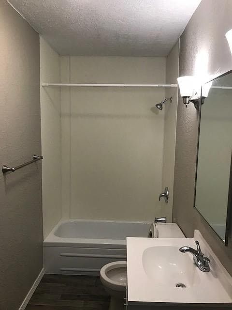 2nd image of 147 S Van Buren Ave APT 4