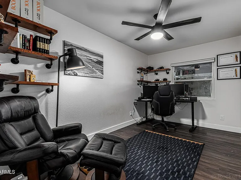 2200 N Los Altos Dr — Photo 23