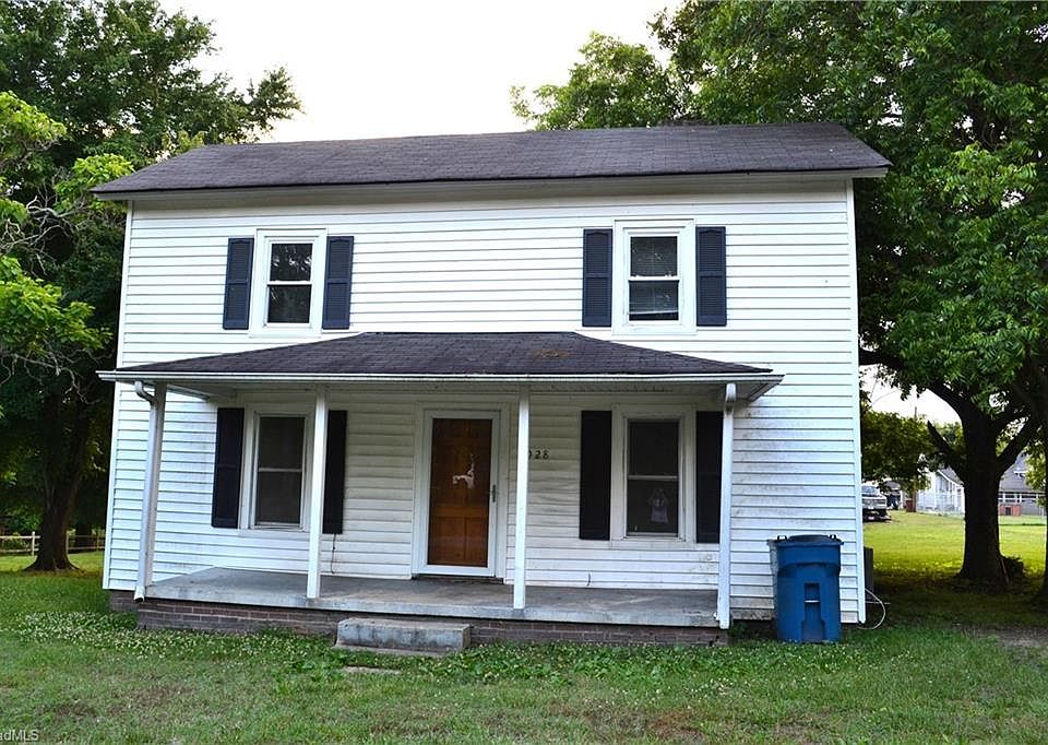 1st image of 3028 Cherokee Dr