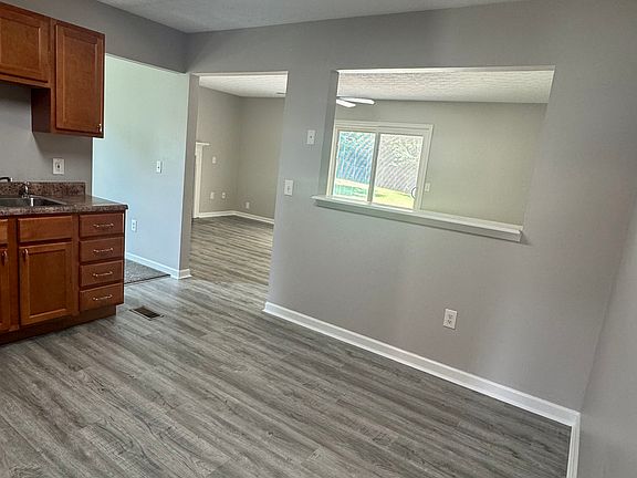 4th image of 905 Ferncliff Ct