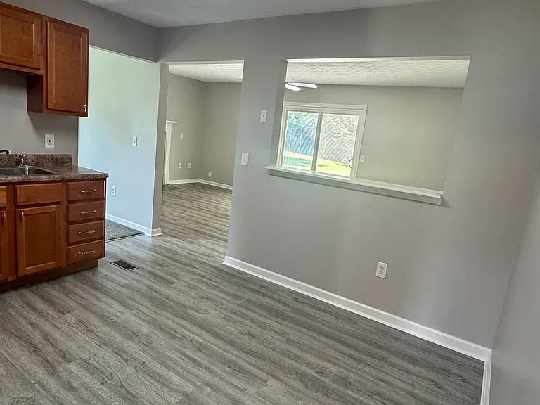 905 Ferncliff Ct — Photo 4