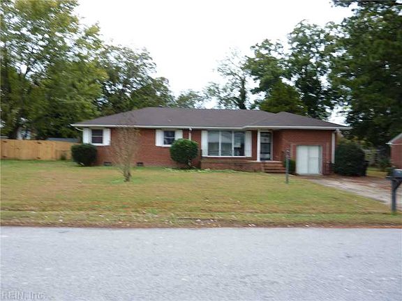 2nd image of 815 Melvin Dr