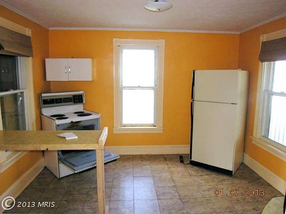 5th image of 864 Carter Ave