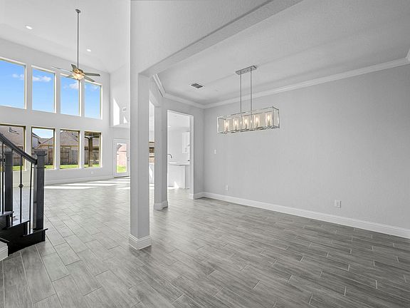 3rd image of 1615 Clover Ct