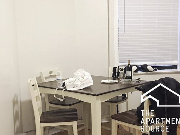 5th image of 917 W Waveland Ave APT 2C