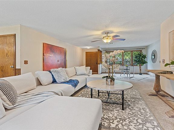 5th image of 26 Knighton Dr