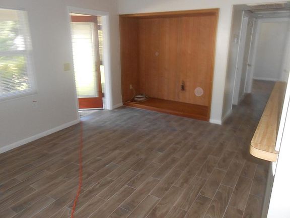 4th image of 1635 Tangerine St