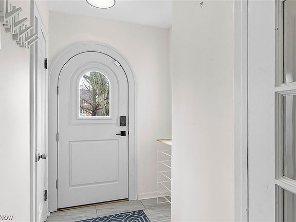 3rd image of 3141 Washington Blvd