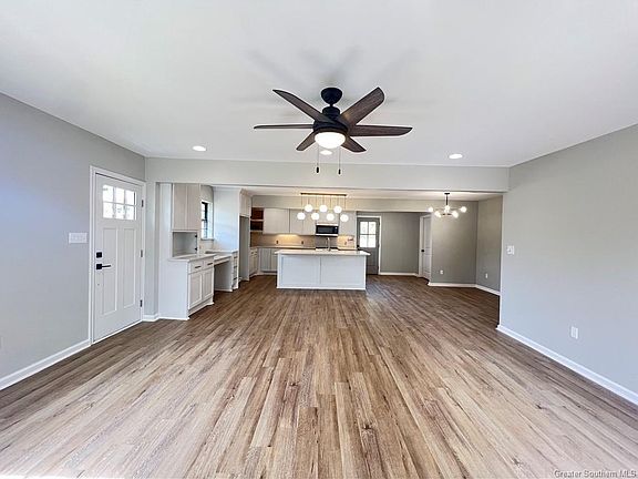 3rd image of 3903 Jande St