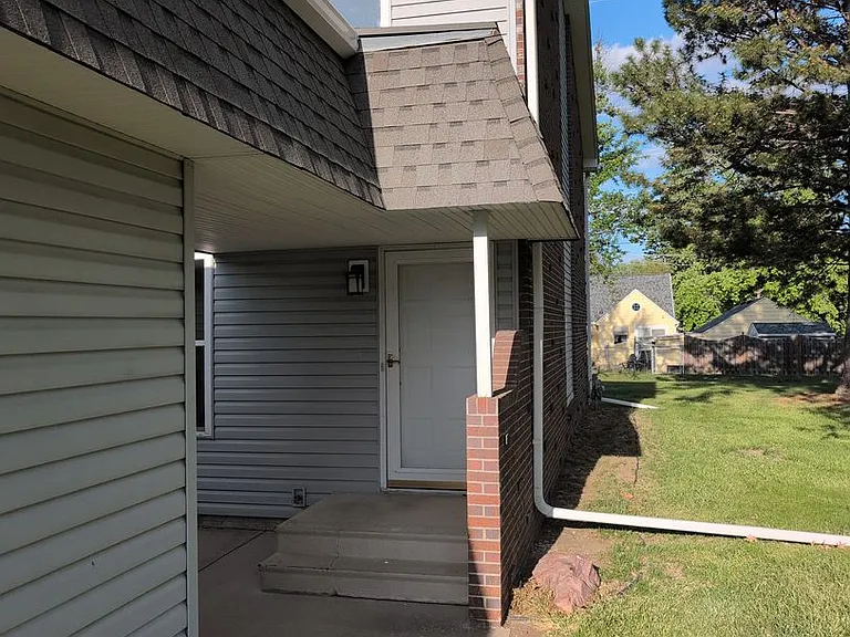 2210 Mirwyn Ct — Photo 2