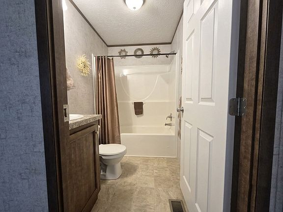 4th image of 83 Saint George Dr