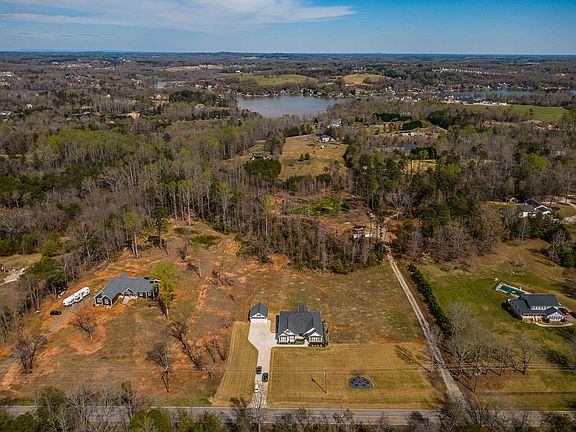 2nd image of 960 Jordan Rd